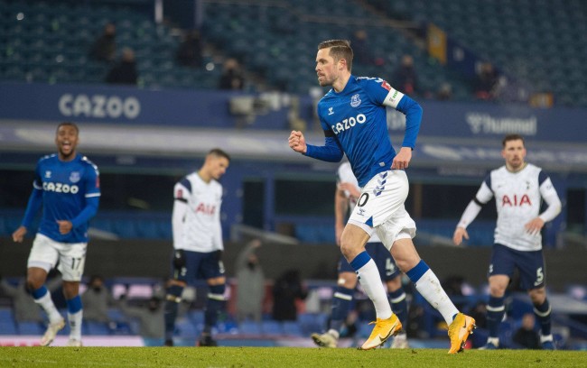 手并做出充 手并做出充